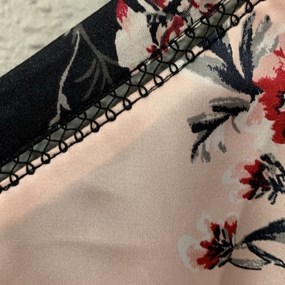 WHBMPale Pink & Black Floral Layered Adjustable Strap Tank Top size M - Picture 3 of 13